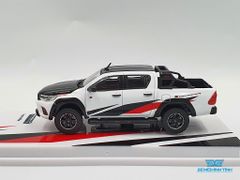 Xe Mô Hình Toyota Hilux 1:64 Tarmac Works ( Trắng Đen )