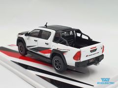 Xe Mô Hình Toyota Hilux 1:64 Tarmac Works ( Trắng Đen )