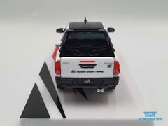 Xe Mô Hình Toyota Hilux 1:64 Tarmac Works ( Trắng Đen )