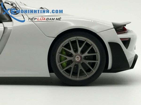 1:18 PORSCHE 918 SPYDER WEISSACH PACKAGE (GLOSSY WHITE)