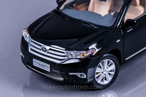 Xe Mô Hình Toyota Highlander 2012 1:18 Paudi (Đen)