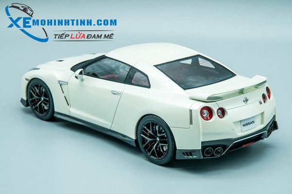 XE MÔ HÌNH NISSAN GT-R35 2017 1:18 TARMAC WORKS (TRẮNG)