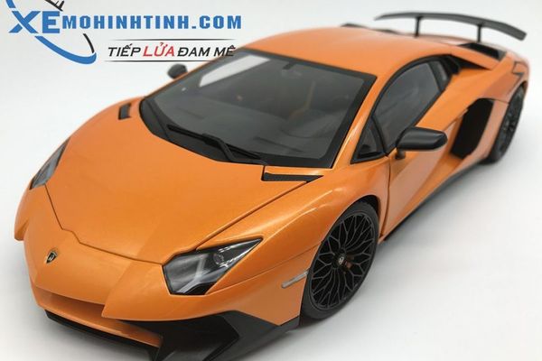 1/18 LAMBORGHINI AVENTADOR LP750-4 SV (ARANCIO ATLAS/ METALLIC ORANGE)