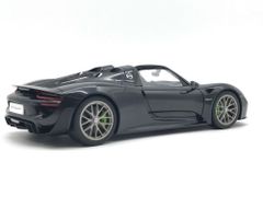 1:18 PORSCHE 918 SPYDER WEISSACH PACKAGE (BASALTSCHWARZMETALLIC/BLACK METALLIC)