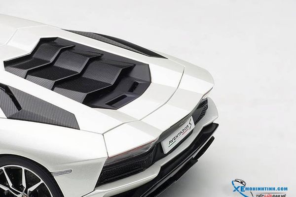 LAMBORGHINI AVENTADOR S (BALLOON WHITE/PEARL WHITE)