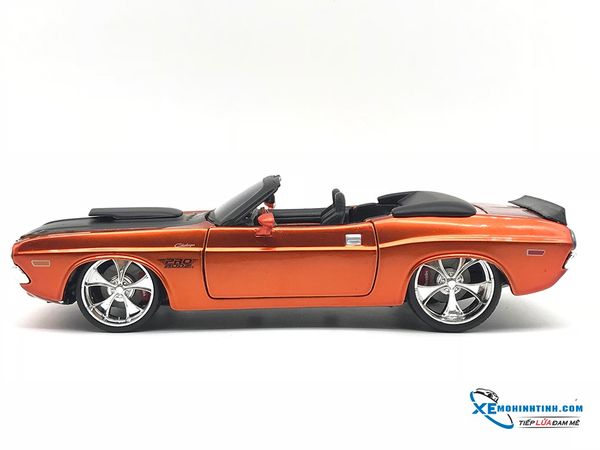 Xe Mô Hình Dodge Challenger R / T Convertible 1970 1:24 Maisto All Star ( Cam )