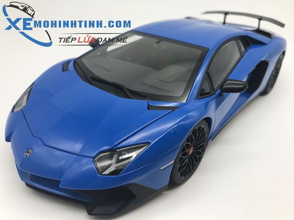 1/18 LAMBORGHINI AVENTADOR LP750-4 SV (BLU LEMANS/BLUE)