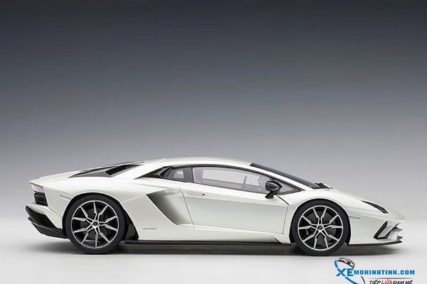 LAMBORGHINI AVENTADOR S (BALLOON WHITE/PEARL WHITE)