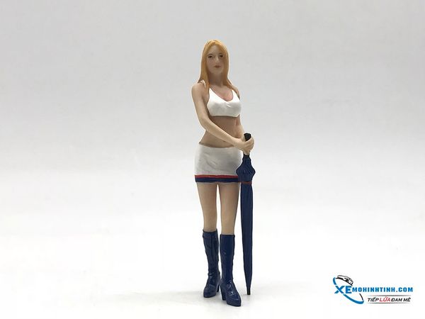 Paddock Girl Catherine 1:18 TSM