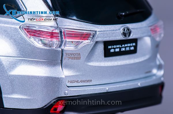 XE MÔ HÌNH TOYOTA HIGHLANDER 2015 1:18 PAUDI (BẠC)