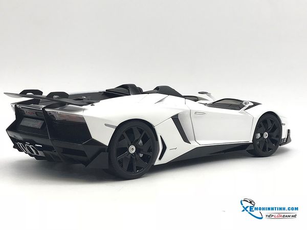 1/18 LAMBORGHINI AVENTADOR J (WHITE)