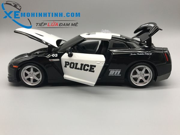 XE MÔ HÌNH NISSAN GT-R(R35) POLICE 2009 1:24 MAISTO (TRẮNG)