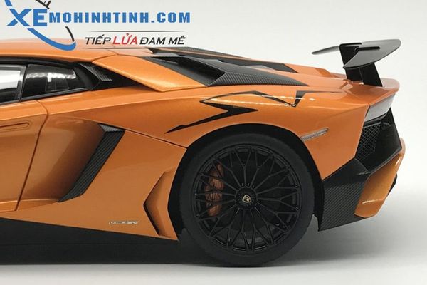 1/18 LAMBORGHINI AVENTADOR LP750-4 SV (ARANCIO ATLAS/ METALLIC ORANGE)