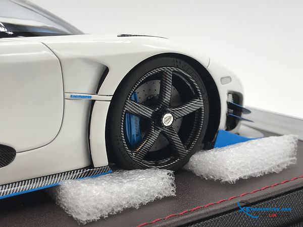 MH 1:18 FRONTIART KOENIGSEGG AGERA RS1 (TRẮNG)