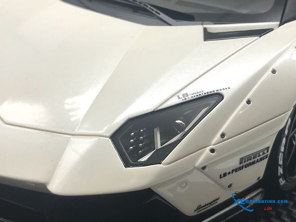 Lamborghini Aventador LB Roadster ( Trắng )