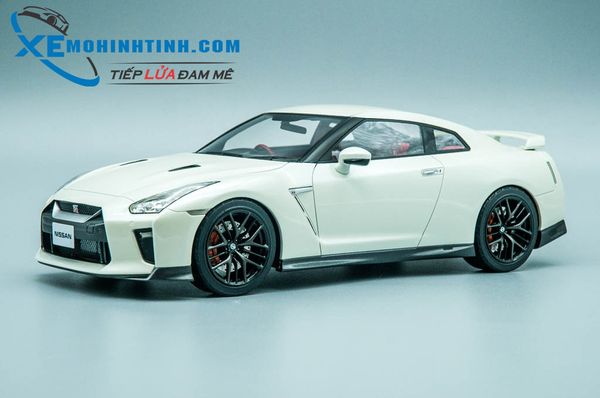 XE MÔ HÌNH NISSAN GT-R35 2017 1:18 TARMAC WORKS (TRẮNG)