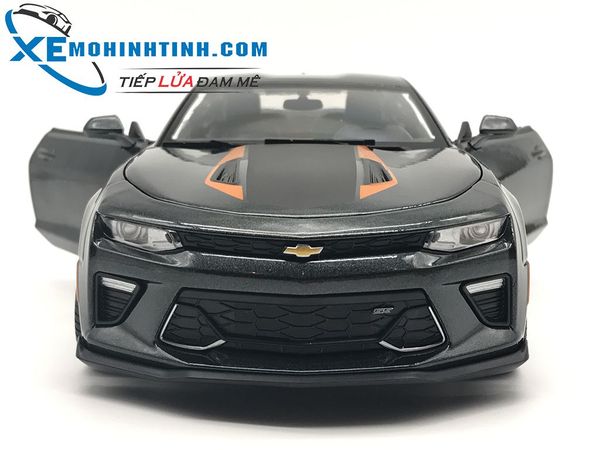 Xe Mô Hình Chevrolet Fifty Camaro 1:18 Maisto (Xám Sọc Cam)