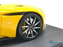 Aston Martin DB11 Sanbarst 1/18 Yellow