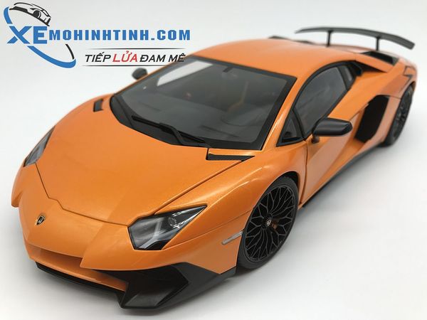 1/18 LAMBORGHINI AVENTADOR LP750-4 SV (ARANCIO ATLAS/ METALLIC ORANGE)