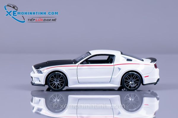 Xe Mô Hình Ford Mustang 2014 Street Racer 1:24 Maisto (Trắng)