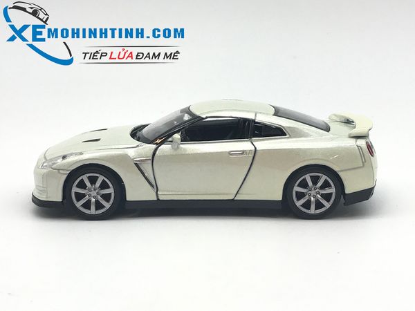 HỘP XE MÔ HÌNH WELLY NISSAN GT-R MỞ CỬA (TRẮNG)