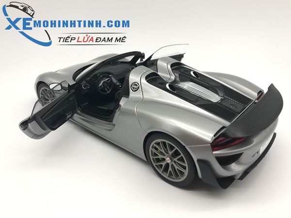 1/18 PORSCHE 918 SPYDER WEISSACH PACKAGE (GT SILBER METALLIC/SILVER METALLIC)