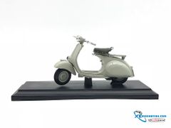 Vespa 150 (1956) 1:18 Maisto Kem