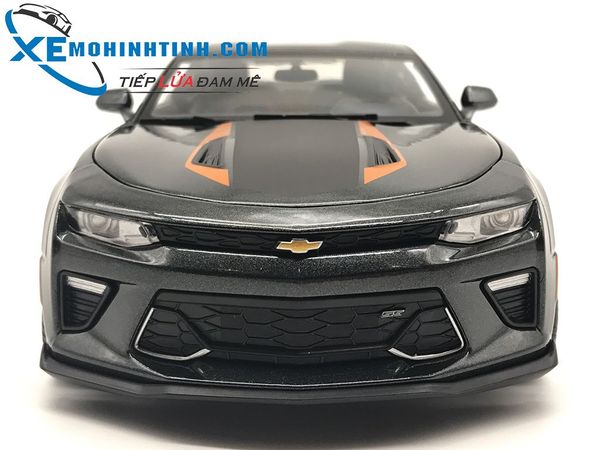 Xe Mô Hình Chevrolet Fifty Camaro 1:18 Maisto (Xám Sọc Cam)