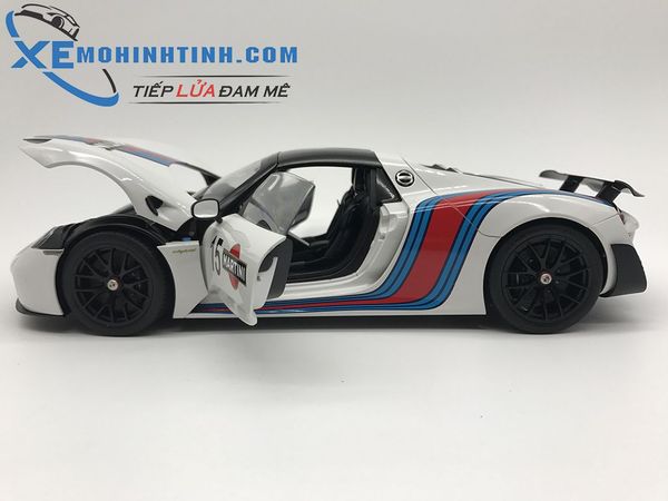 1/18 PORSCHE 918 SPYDER WEISSACH PACKAGE (WHITE/MARTINI LIVERY)