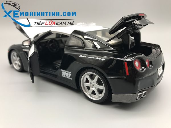 XE MÔ HÌNH NISSAN GT-R(R35) POLICE 2009 1:24 MAISTO (TRẮNG)