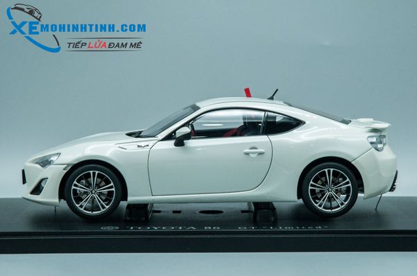 XE MÔ HÌNH TOYOTA 86 GT ''LIMITED'' 1:18 AUTOART (TRẮNG)