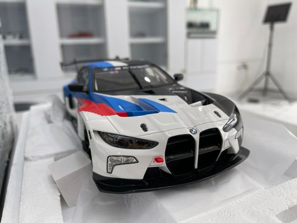 Xe Mô Hình BMW M4 GT3 #1 1:18 Top Speed (Trắng )