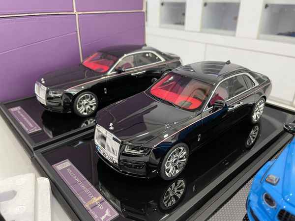 Xe Mô Hình Rolls-Royce Ghost 1:18 Motorhelix ( Đen Nội Thất Đỏ)