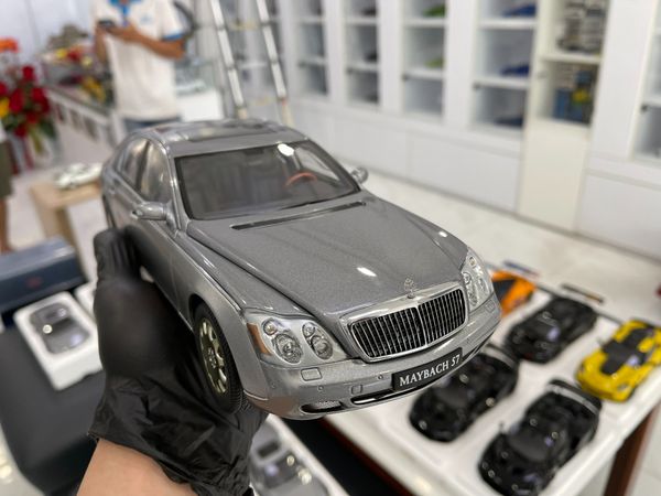 Xe Mô Hình Mercedes-Benz MayBach 57 SWB 1:18 Autoart (Xám)