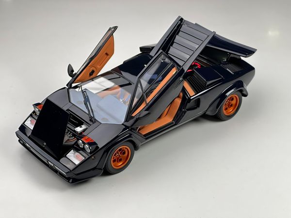 Xe Mô Hình Lamborghini Countach Walter Wolf 3 1/18 Kyosho ( Đen Nội Thất Xanh )