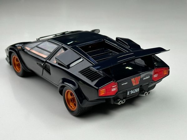 Xe Mô Hình Lamborghini Countach Walter Wolf 3 1/18 Kyosho ( Đen Nội Thất Xanh )