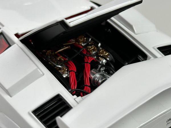 Xe Mô Hình Lamborghini Countach LP500S 1:18 Kyosho ( Trắng Nội Thất Đỏ )