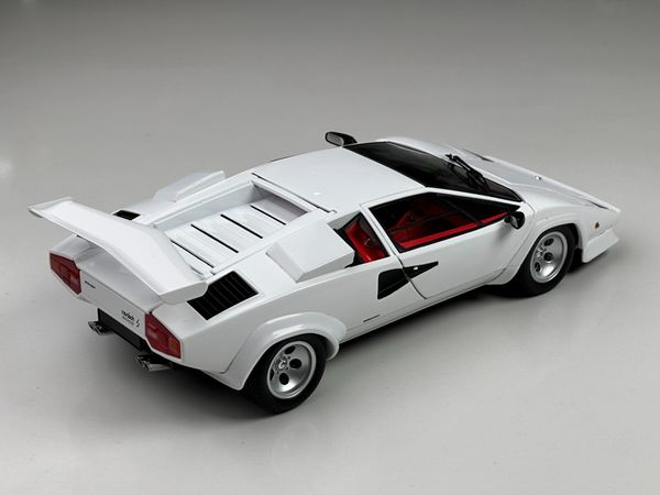 Xe Mô Hình Lamborghini Countach LP500S 1:18 Kyosho ( Trắng Nội Thất Đỏ )