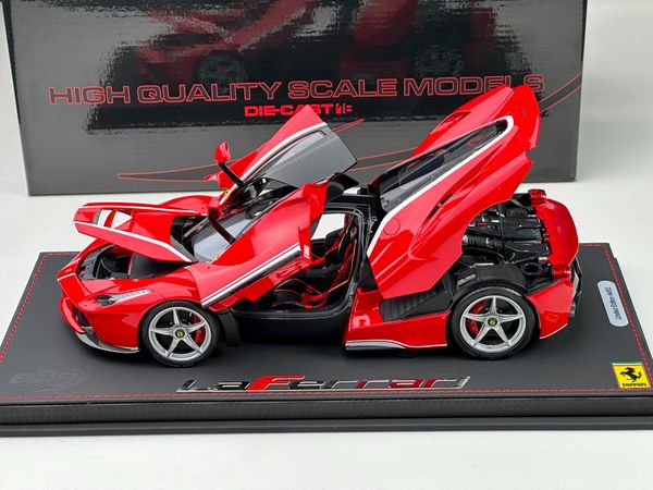 Ferrari LaFerrari Rosso Corsa 322 1:18 BBR (Đỏ Mui Đen Viền Trắng) Limited