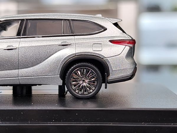 Xe Mô Hình Toyota Highlander 1:64 LCD ( Bạc )