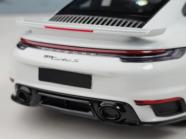 Xe mô hình Porsche 911 (992) Turbo S Coupe Sport Design - 2021 1:18 Minichanmps (White Metallic)