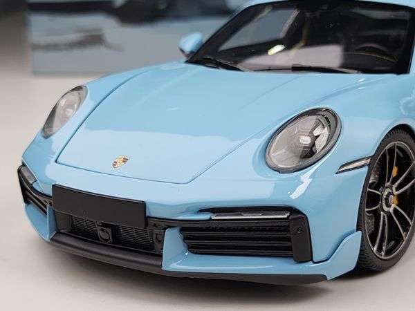 Xe mô hình Porsche 911 (992) Turbo S Coupe Sport Design - 2021 1:18 Minichanmps (Light Blue)