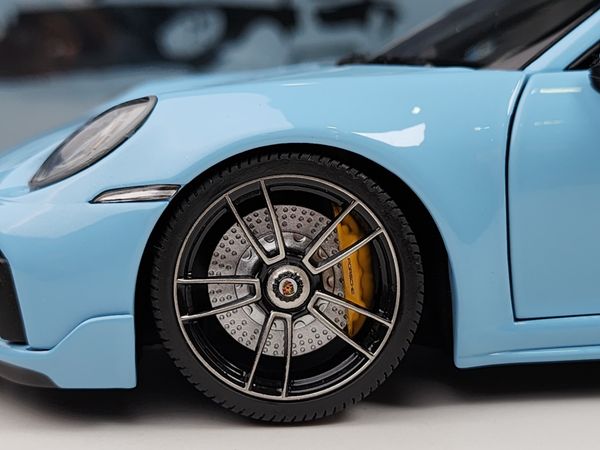 Xe mô hình Porsche 911 (992) Turbo S Coupe Sport Design - 2021 1:18 Minichanmps (Light Blue)