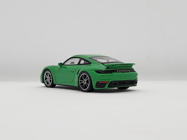 Xe Mô Hình Porsche 911 Turbo S Python Green LHD 1:64 ( Xanh Lá )