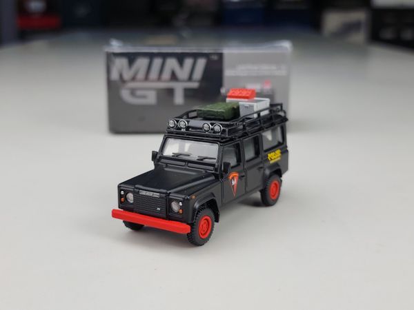 Xe mô hình Land Rover Defender 110 1:64 MINIGT (Đen)