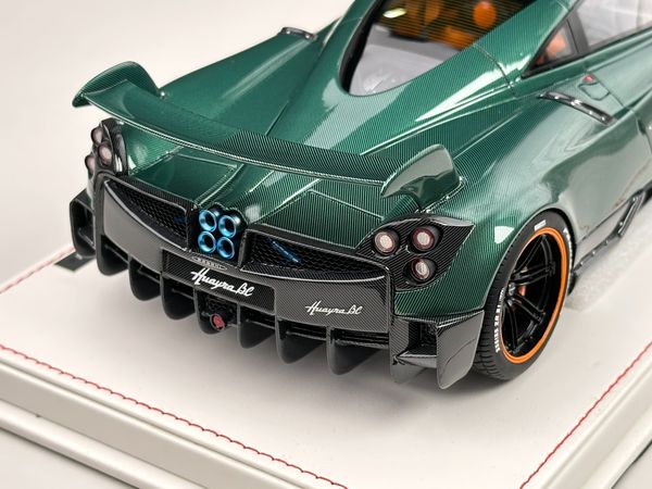 Xe mô hình Pagani Huayra BC 1:18 One Model ( Xanh Lá Carbon )