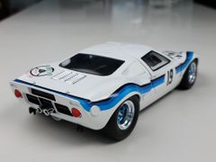 Xe mô hình Ford GT40 MK1 1:18 Solido (Trắng Viền Xanh)