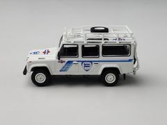 Xe Mô Hình Land Rover Defender 110 1:64 MiNiGT ( Trắng Martini )