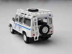 Xe Mô Hình Land Rover Defender 110 1:64 MiNiGT ( Trắng Martini )