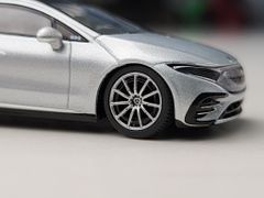 Xe Mô Hình Mercedes-Benz EQS 580 4MATIC 1:64 MiNiGT ( Silver )